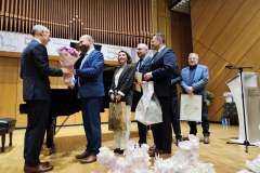 5ddc36a5-aac4-40b7-a5aa-3f0c313afbe7