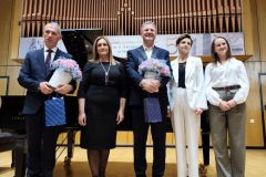 da2d98b9-8a75-484c-aec1-3471ea1a9171