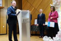 f9556ff8-a4f8-4af3-b4e9-703b6591bb26