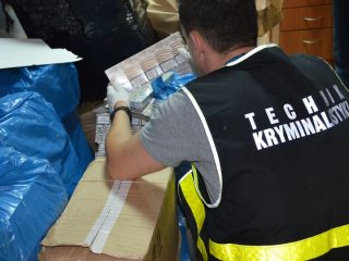Mławscy kryminalni zlikwidowali hurtownię papierosów bez akcyzy
