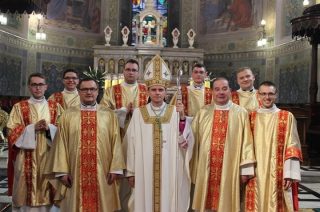 Łukasz Rogowski i Sebastian Zalewski z parafii św. Jana Kantego otrzymali święcenia diakonatu