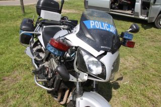 Policjant ranny, motocykl rozbity 