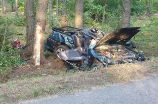 Zginął 19-letni pasażer. Kierowca zbiegł z miejsca zdarzenia