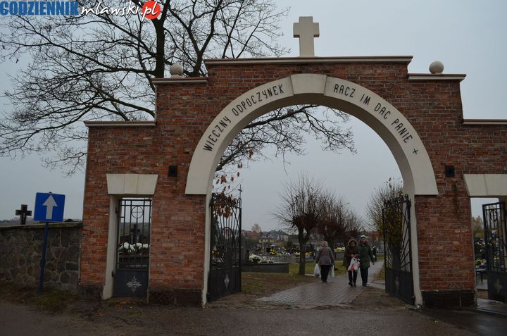 Uroczystość Wszystkich Świętych i Dzień Zaduszny na mławskich cmentarzach