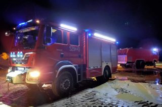 Pożar pojazdu w żwirowni w Unikowie