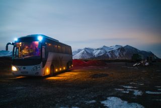 Wynajem busa – na co zwrócić szczególną uwagę wynajmując busa