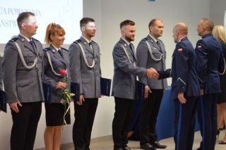 Święto Policji w Mławie. Uroczysta zbiórka, odznaczenia i awanse
