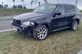 Wypadek BMW na S7 pod Pepłowem