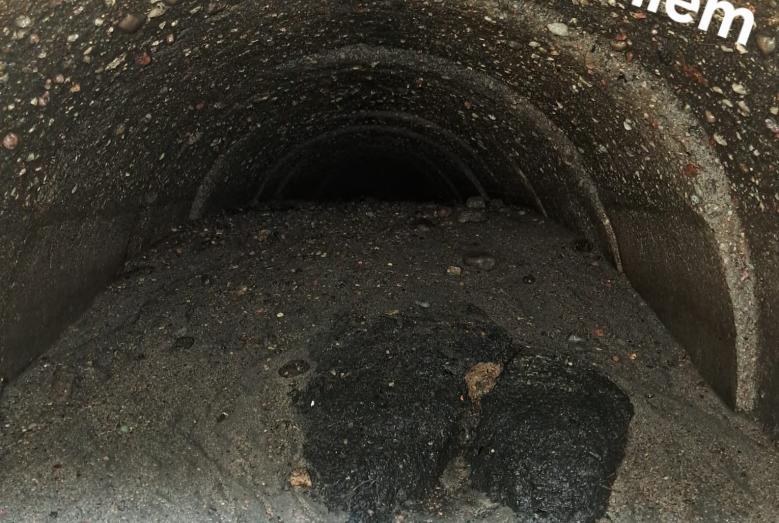 W studzienkach kanalizacyjnych zalegają tony piasku, błota, liści i śmieci