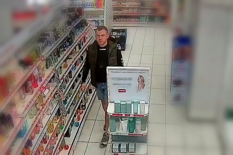 Kradł perfumy. Policja apeluje o pomoc w ustaleniu tożsamości