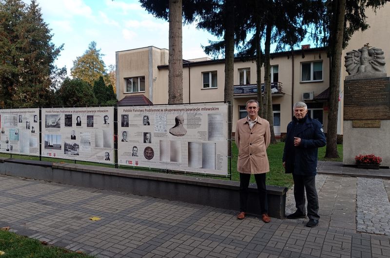 Wystawa plenerowa „Polskie Państwo Podziemne w okupowanym powiecie mławskim” na ulicy Reymonta