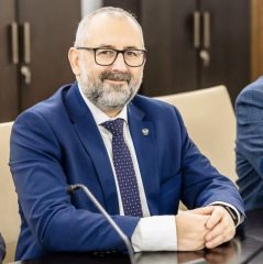 Senator Krzysztof Bieńkowski za ułatwieniami dla biur podróży i lokalnej branży turystycznej