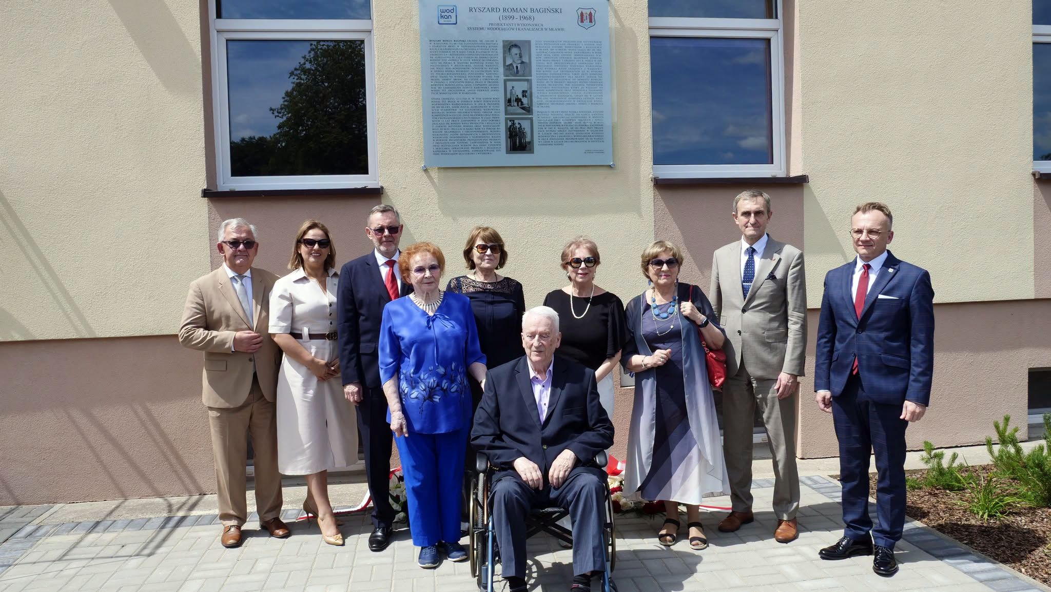 Mława uczciła twórcę miejskiej sieci wodociągowej. Pamiątkowa tablica na budynku WOD-KAN