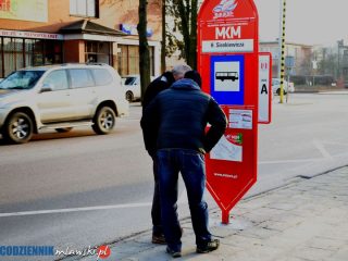 Przed przystankiem MKM trzeba kucnąć