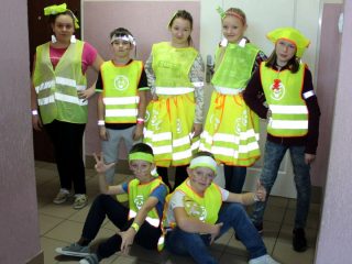 Łomia. Odblaskowy pokaz mody