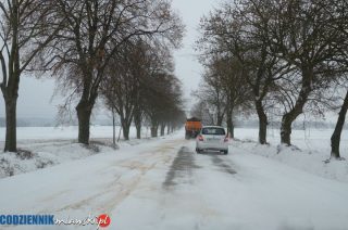 Zima wróciła na powiatowe i miejskie drogi