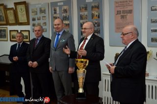 Wystawa o historii mławskiego sportu popularna, ale …