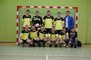 Czarna Elka z pucharem wójta gminy Szreńsk