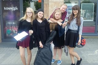 Pierwszoklasistki z Gimnazjum nr 1 wygrały udział w ogólnopolskim festiwalu w Kozienicach