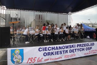 Młodzieżowa Orkiestra Dęta w Wieczfni Kościelnej na przeglądzie w Ciechanowie.