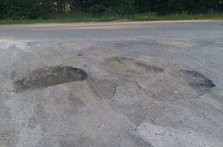 Nie dość, że niebezpieczne to i dziurawe skrzyżowanie