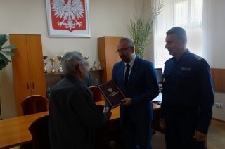 Ciechanowianin przyczynił się do schwytania fałszywego policjanta. Podziękował mu minister