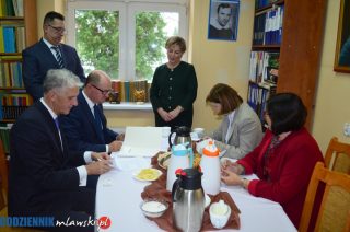 Synagoga w Radzanowie będzie odrestaurowana. Wczoraj podpisano umowę