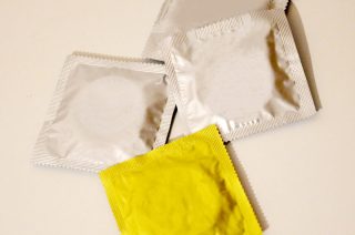 Podrożeją prezerwatywy. Rząd podniesie podatek VAT