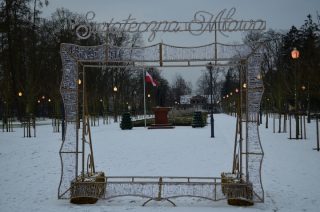 Czy to dodatkowa parkowa iluminacja?