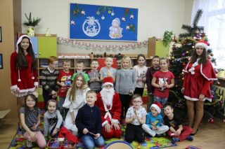 Spotkanie z Mikołajem, Elfami i Śnieżynkami w SP 3