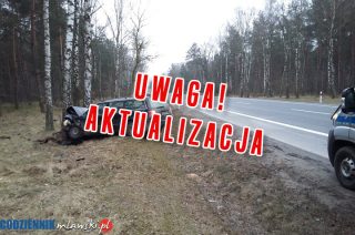 AKTUALIZACJA: Strzegowo. VW Passat wbił się w drzewo, ranny pasażer