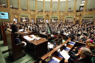 Ile zarabiają partie i gdzie jest najwięcej działaczy?