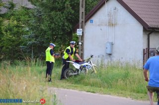 Nowa Wieś. Dwunastoletni chłopiec na motorze uderzył w słup
