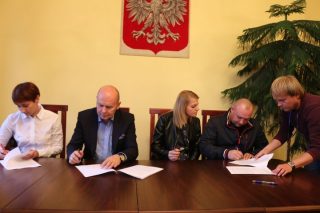 25 umów na dofinansowanie wymiany pieca podpisane