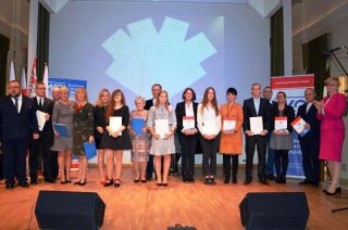 Najzdolniejsi uczniowie z powiatu mławskiego otrzymali stypendia Prezesa Rady Ministrów