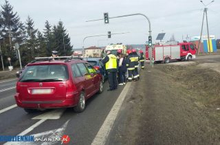 Zderzenie dwóch aut na siódemce przy Nowowiejskiej