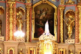 Z głowy figury Dzieciątka Jezus ukradziono pozłacaną koronę