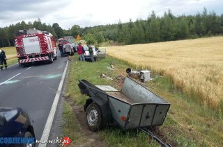 Wywrócone auto koło Turzy Małej