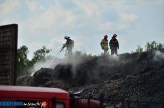 AKTUALIZACJA: Pożar na składowisku odpadów w Kosinach Bartosowych [foto i videorelacja]