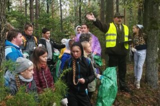 Uczniowie z SP 3 w akcji „#sprzątaMY”