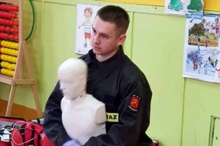 Zachowali się wzorowo. Strażacy z Kuczborka uratowali mężczyźnie życie
