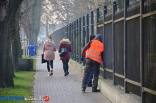 Park miejski wyjrzał zza „krat”, ale będzie za siatką