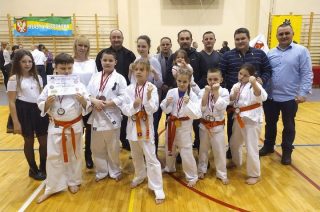 Bardzo dobry występ młodych zawodników mławskiego klubu karate