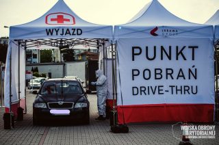 Pobiorą wymaz nie wysiadając z samochodu