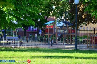 Rodzice będą sobie sami dezynfekować miejski plac zabaw?