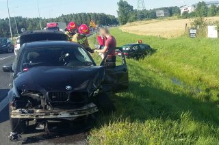 Zderzenie na „siódemce”. Dwa auta rozbite