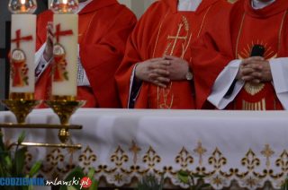 Kapłani odprawią trzy msze św. w intencji zmarłych na Covid-19
