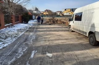 Wcześniej gruntowa, po przebudowie z nawierzchnią z kostki