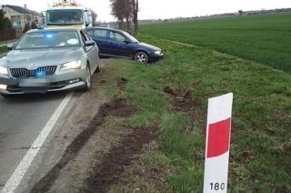 Maków Maz. Zrugał ratowników, policjantom proponował 10 tys. złotych i wczasy nad morzem