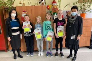 Uczniowie SP nr 2 nagrodzeni w konkursie „Odblaskowi Superbohaterowie”